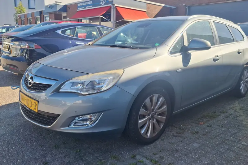 Opel Astra (2012)