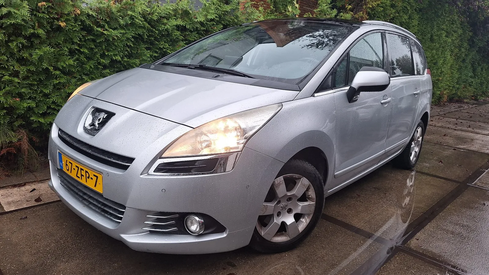 Peugeot 5008 (2012) — foto 1