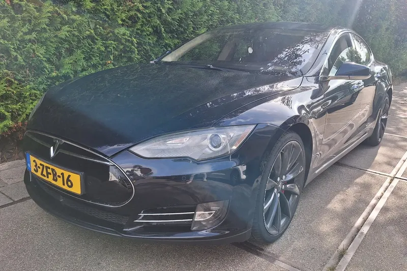 Tesla Model S (2014)