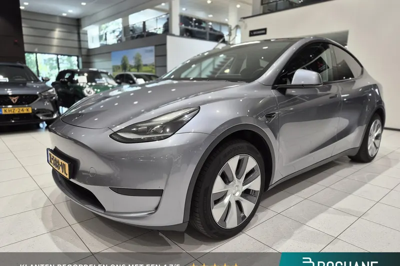 Tesla Model Y (2024)