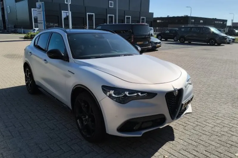 Alfa Romeo Stelvio (2024)