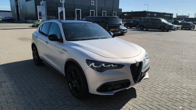 Alfa Romeo Stelvio (2024) — foto 1