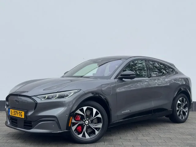 Ford Mustang Mach-E (2021) — foto 1