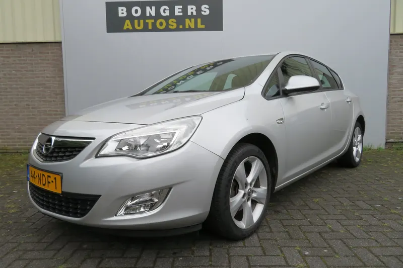 Opel Astra (2010)