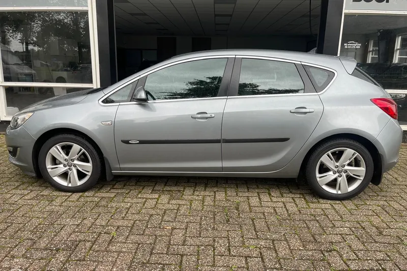Opel Astra (2013)
