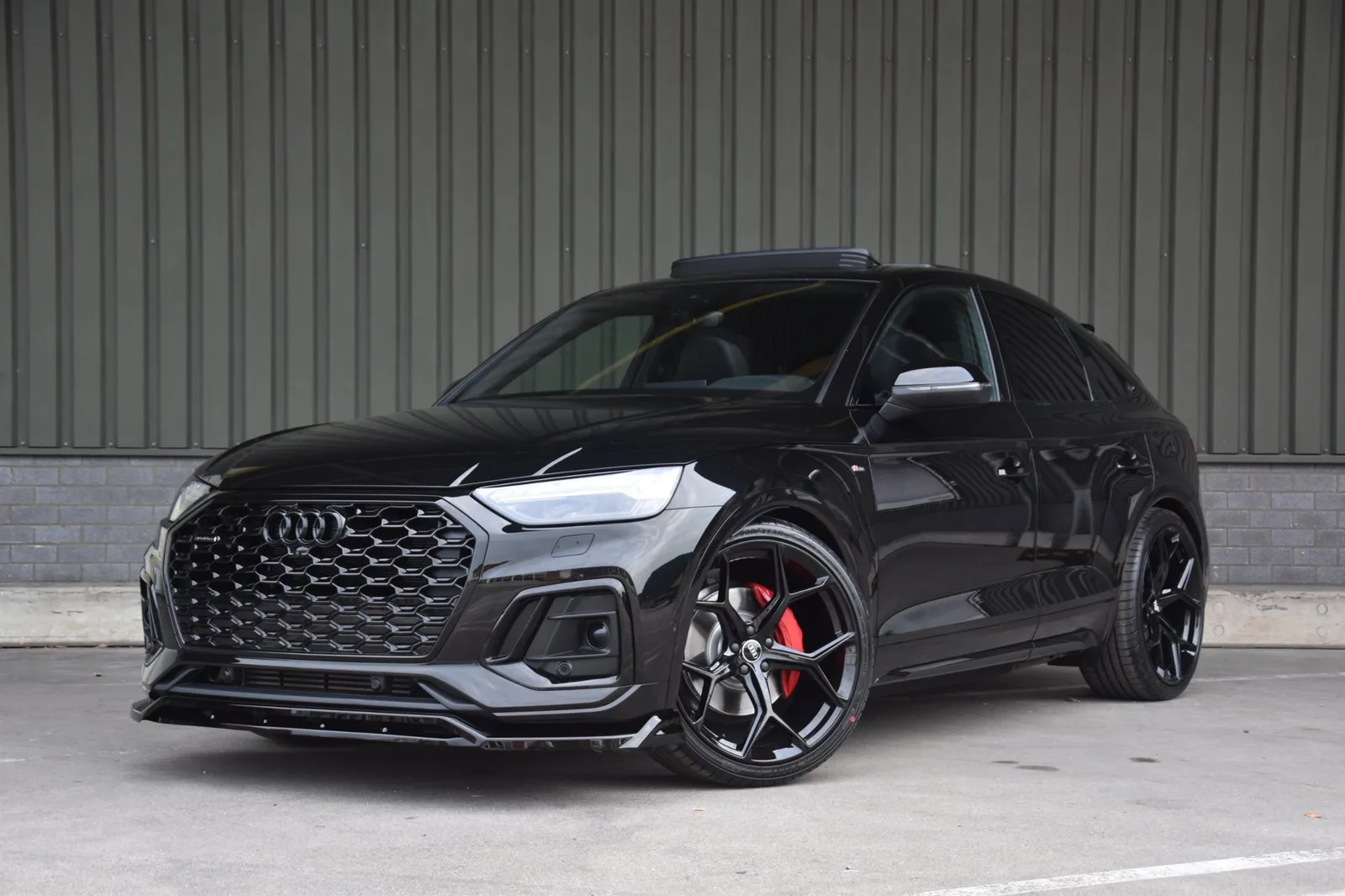 Audi Q5 Sportback (2024) — foto 1