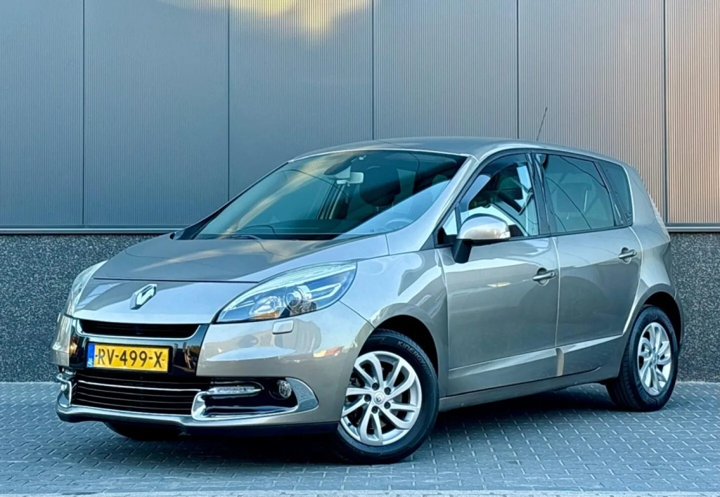 Renault Scénic (2012) — foto 1