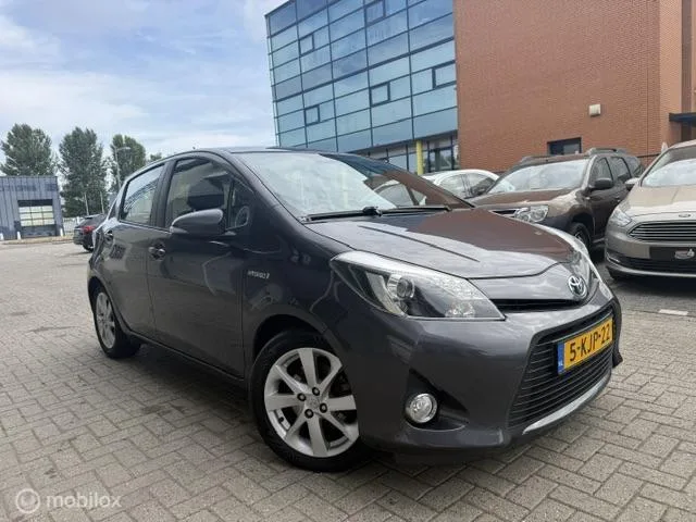Toyota Yaris (2013) — foto 1