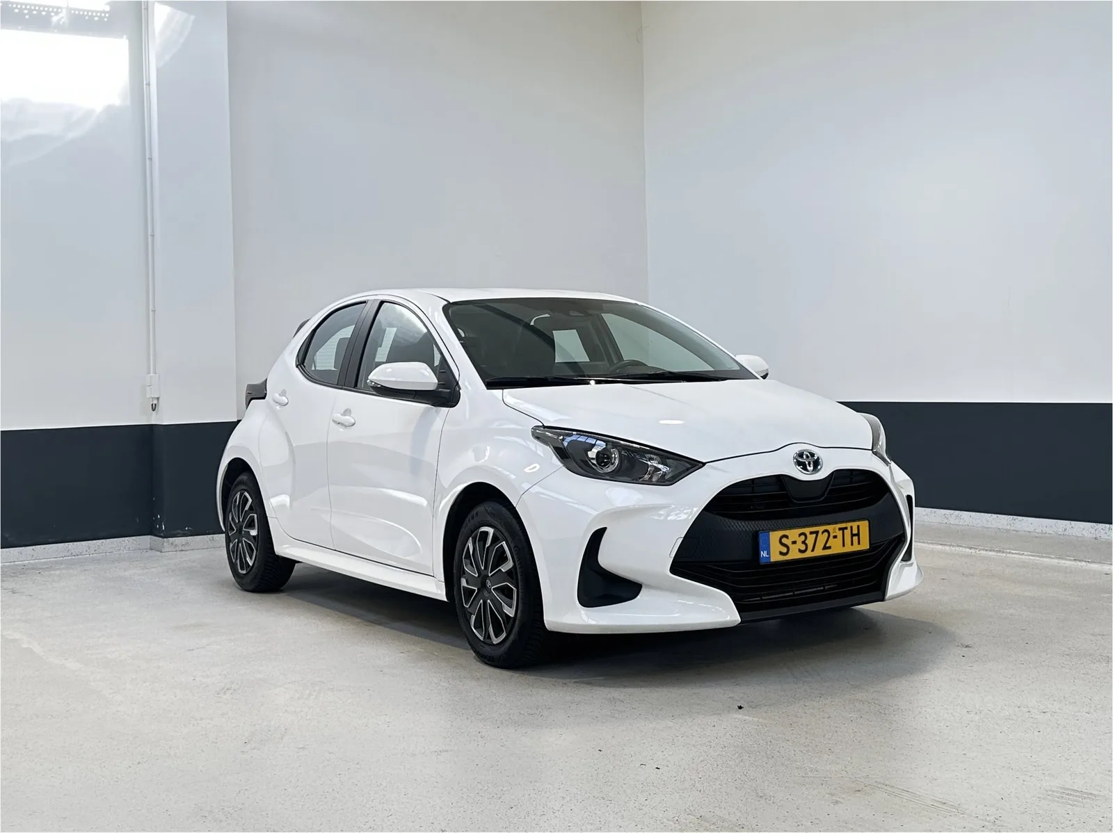 Toyota Yaris (2023) — foto 1