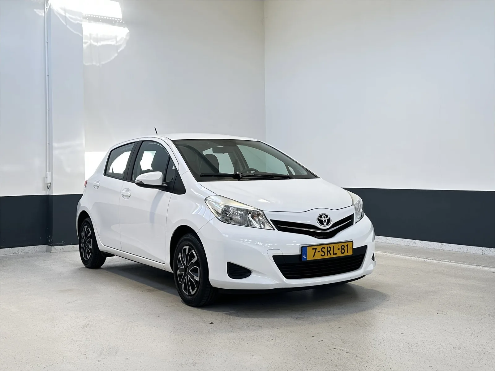 Toyota Yaris (2013) — foto 1