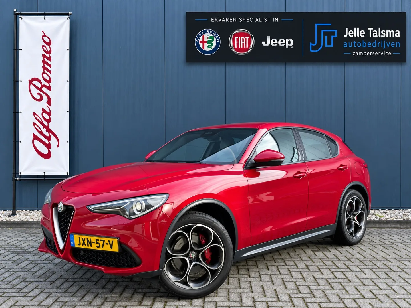 Alfa Romeo Stelvio (2023) — foto 1