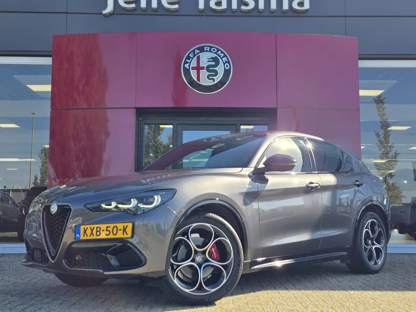Alfa Romeo Stelvio (2024) — foto 1