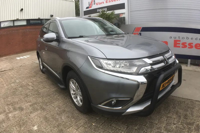 Mitsubishi Outlander (2015)