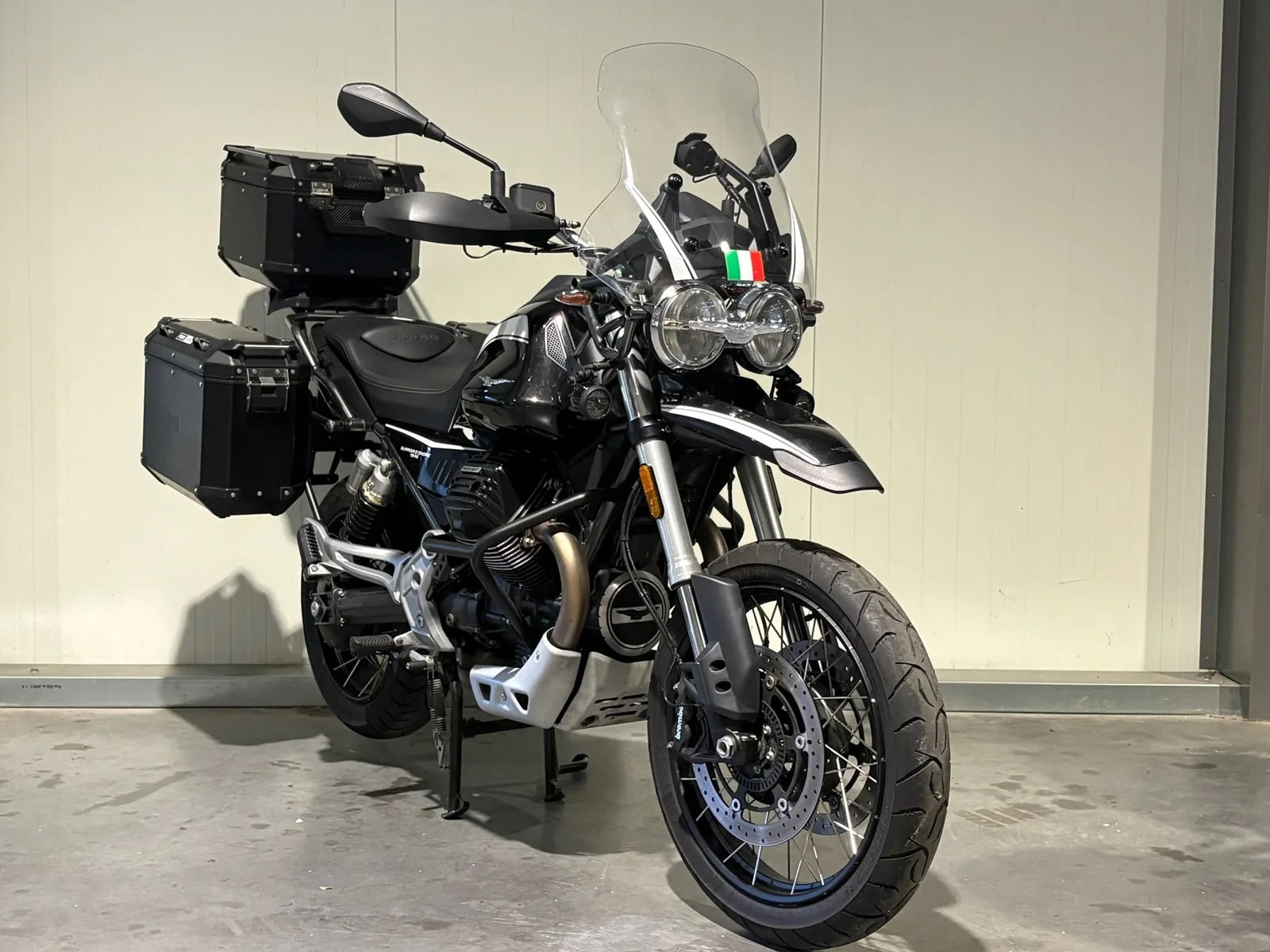 Moto Guzzi V85 TT (2022) — foto 1