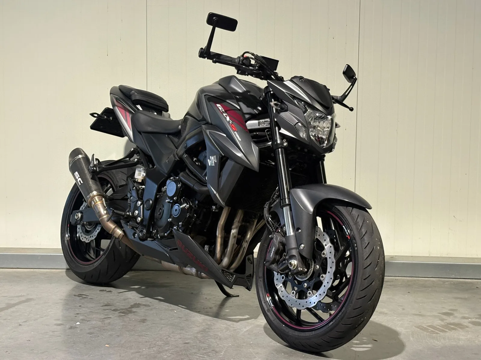 Suzuki GSX-S750 (2018) — foto 1