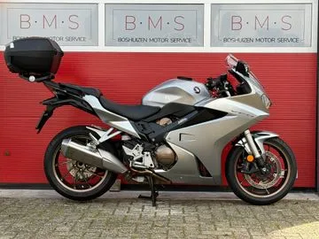 Honda VFR800 (2018) — foto 1