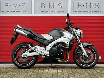 Suzuki GSR600 (2007) — foto 1