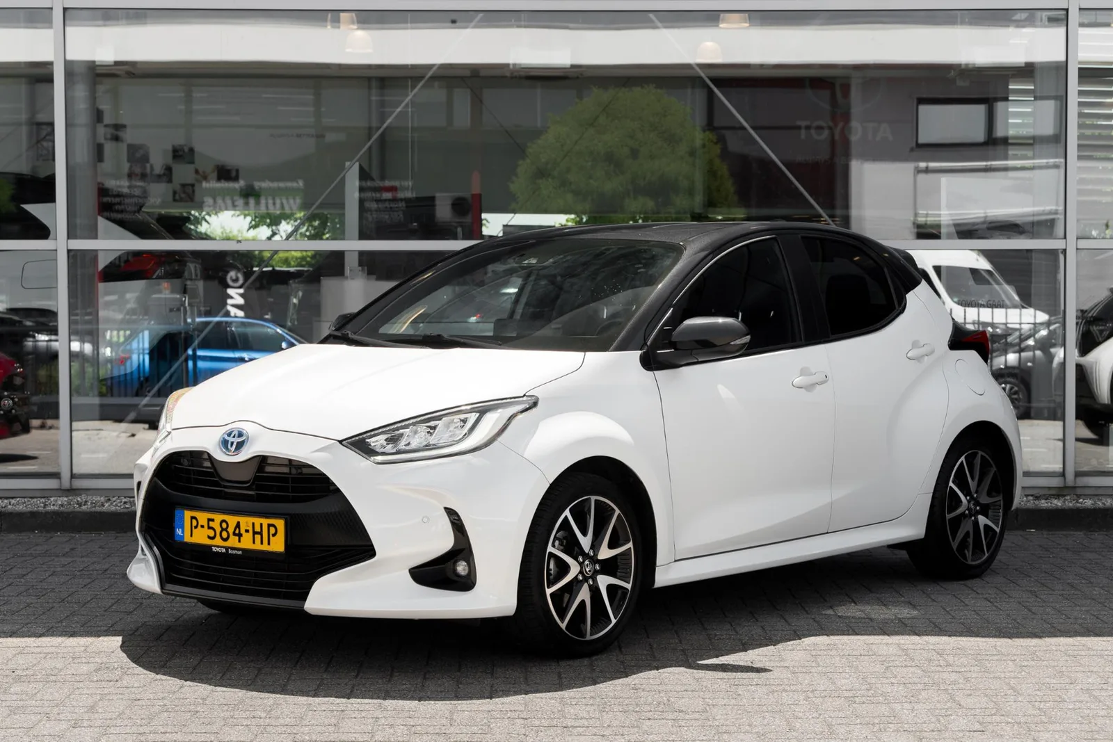 Toyota Yaris (2022) — foto 1