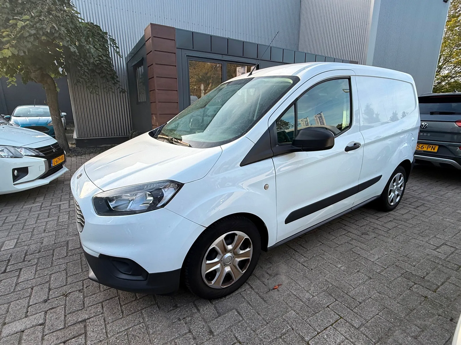 Ford Transit Courier (2019) — foto 1