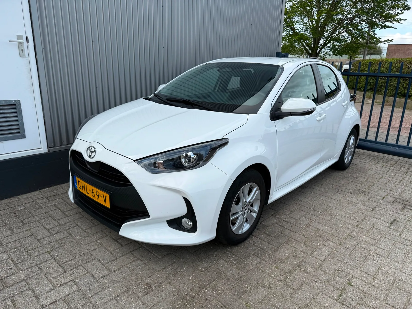 Toyota Yaris (2024) — foto 1