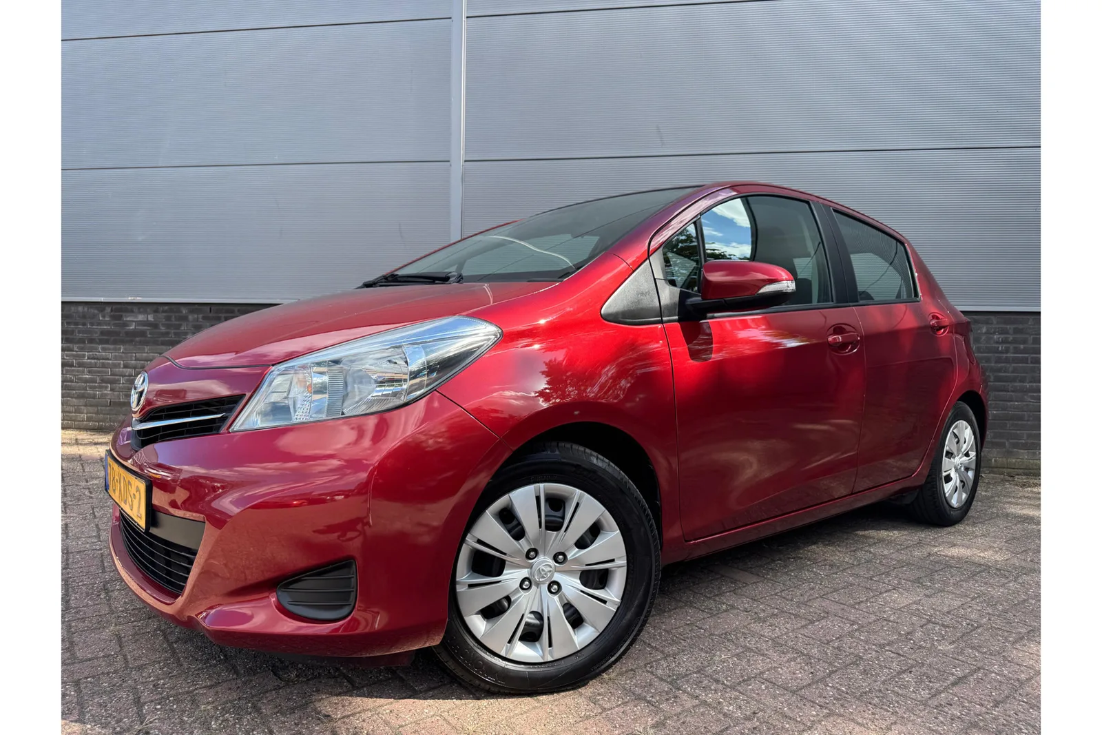 Toyota Yaris (2012) — foto 1