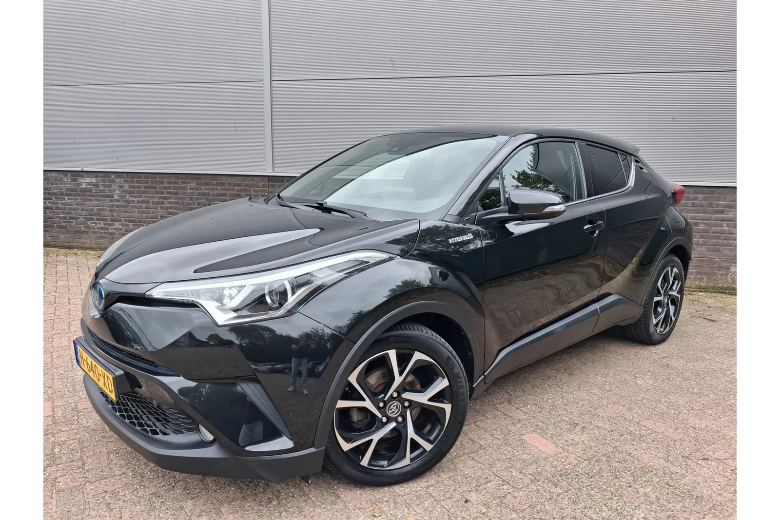 Toyota C-HR (2020) — foto 1
