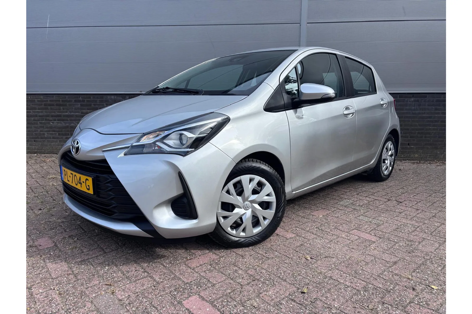 Toyota Yaris (2017) — foto 1