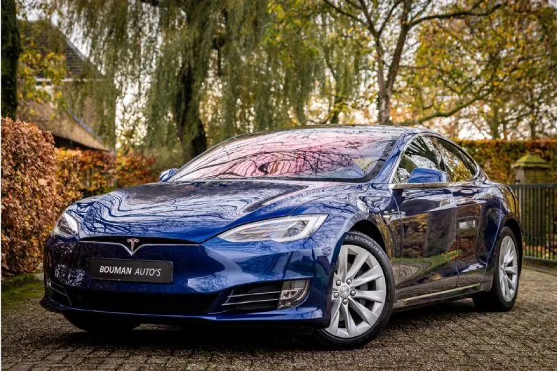 Tesla Model S (2017)