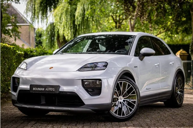 Porsche Macan (2024)