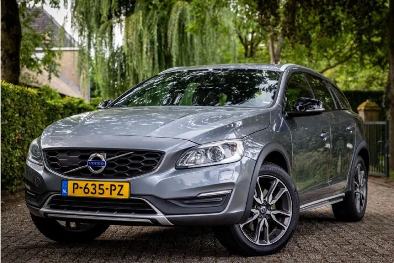 Volvo V60 Cross Country (2016)