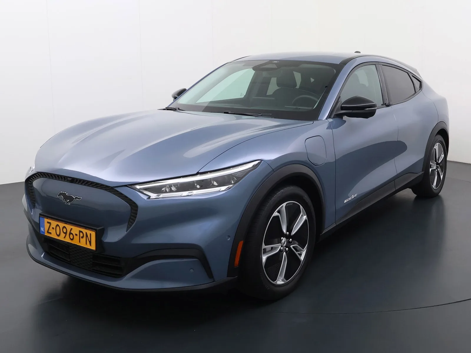 Ford Mustang Mach-E (2024) — foto 1