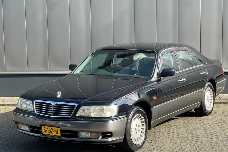 Nissan CIMA V8 (1997)