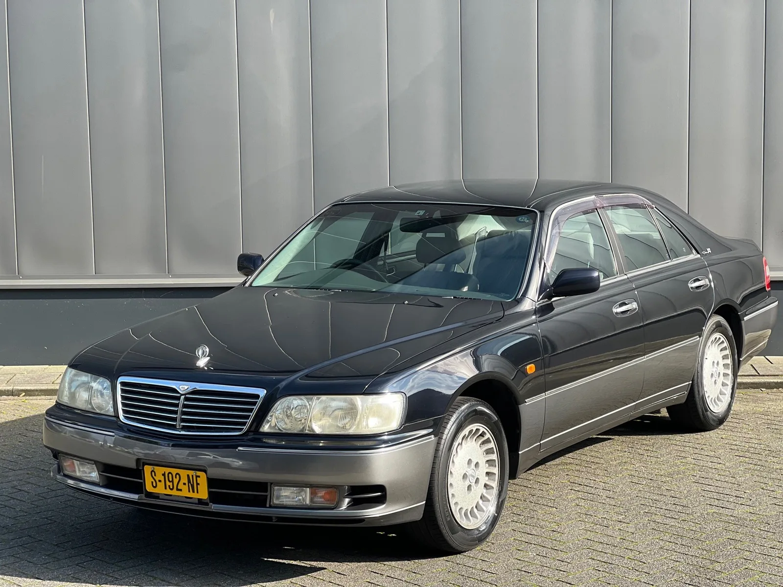 Nissan CIMA V8 (1997) — foto 1