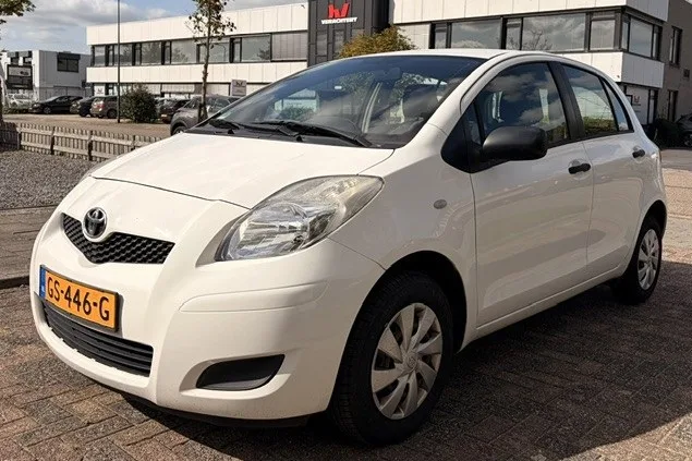Toyota Yaris (2011) — foto 1