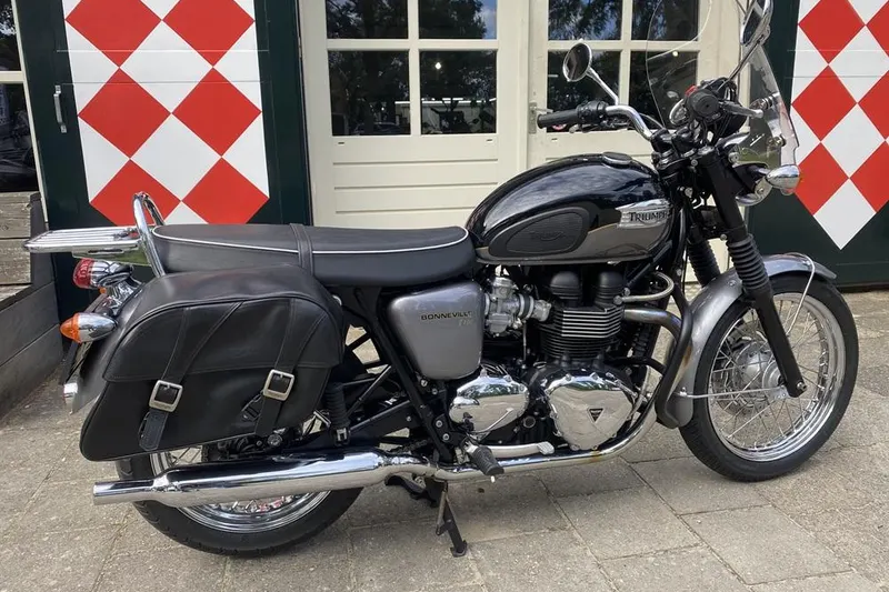 Triumph Bonneville T100 (2012)