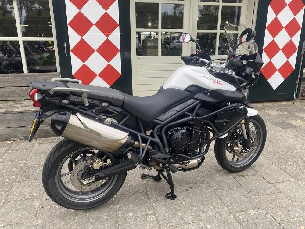 Triumph Tiger 800 (2012) — foto 1