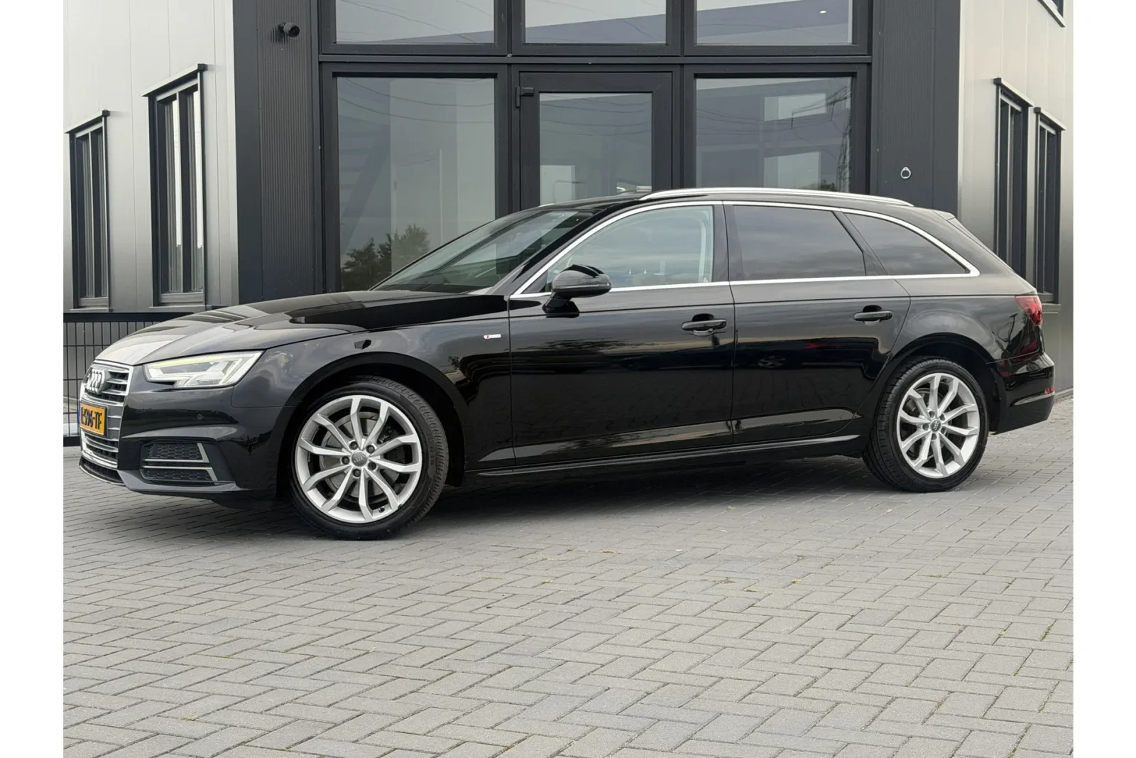 Audi A4 (2017) — foto 1