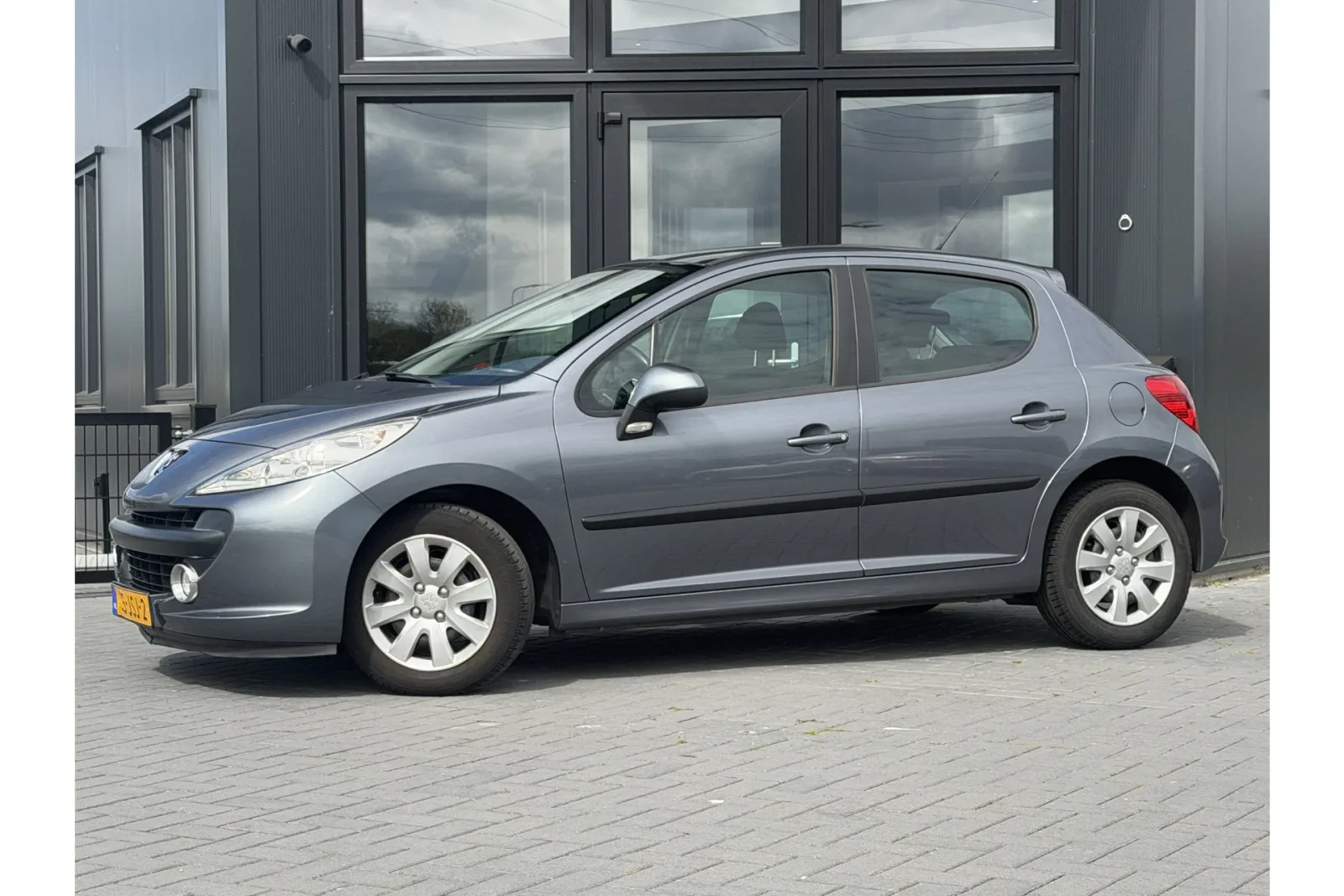 Peugeot 207 (2009) — foto 1