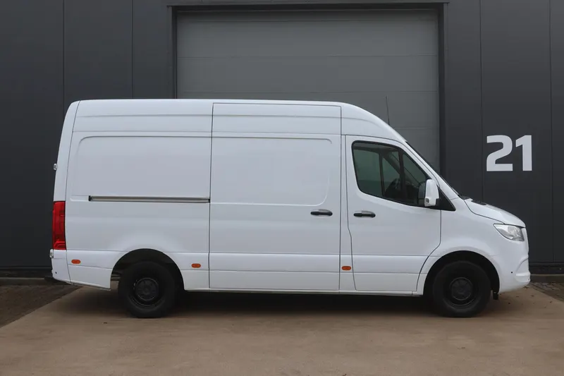 Mercedes-Benz Sprinter (2023)
