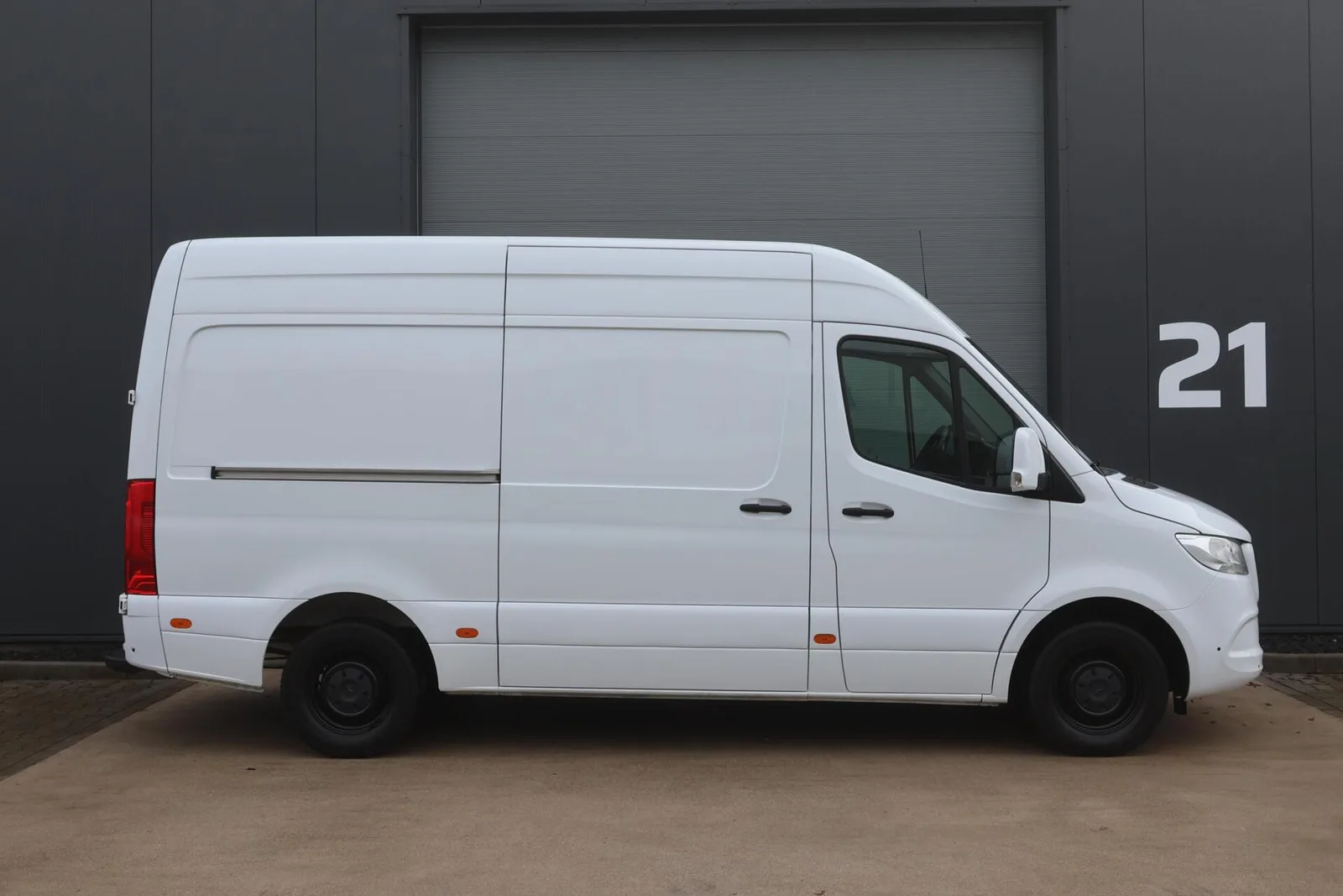 Mercedes-Benz Sprinter (2023) — foto 1