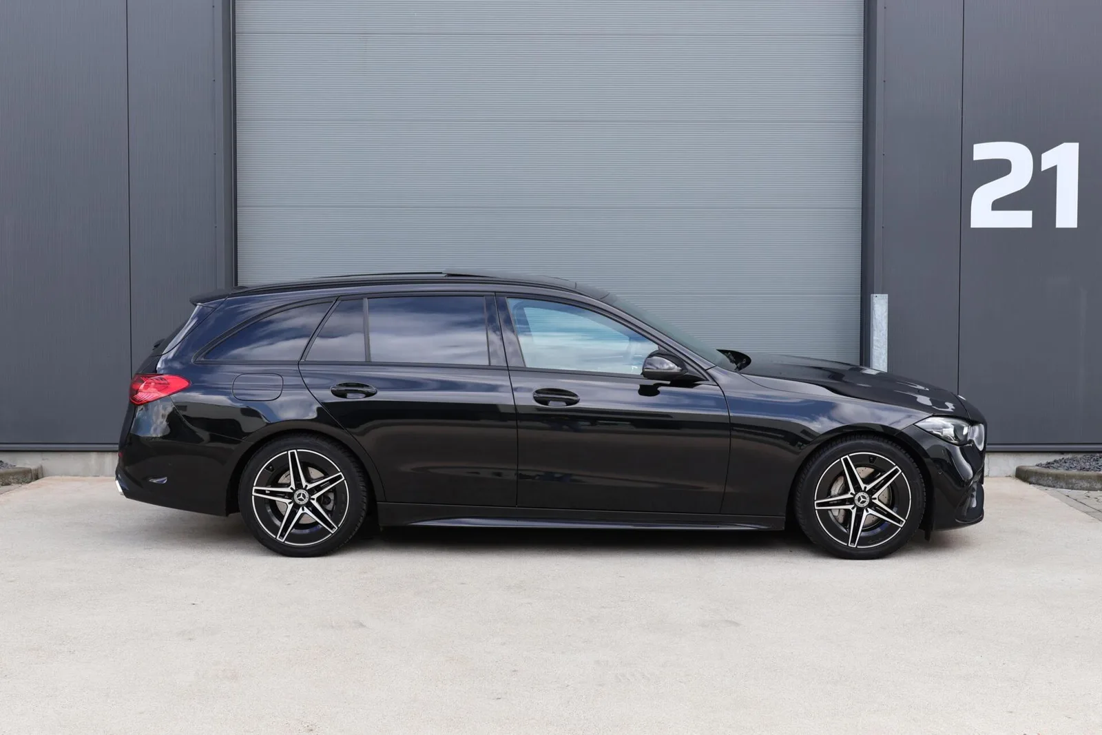 Mercedes-Benz C-Klasse (2023) — foto 1