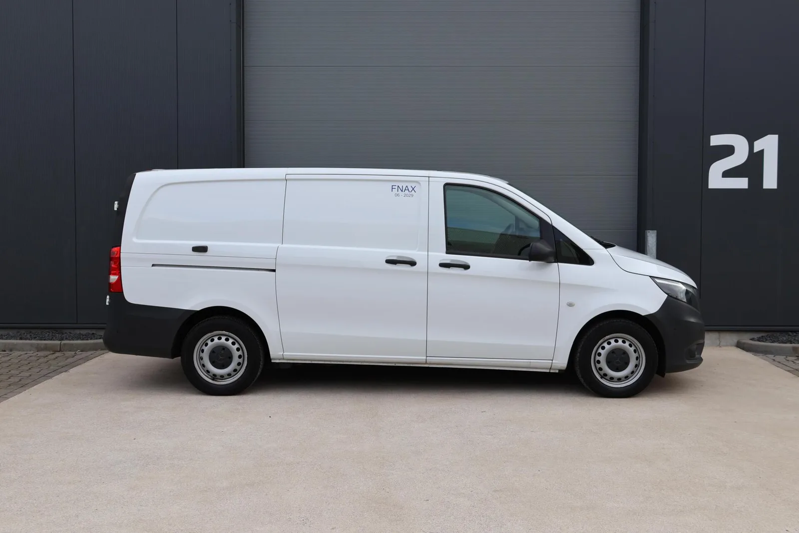 Mercedes-Benz Vito (2023) — foto 1