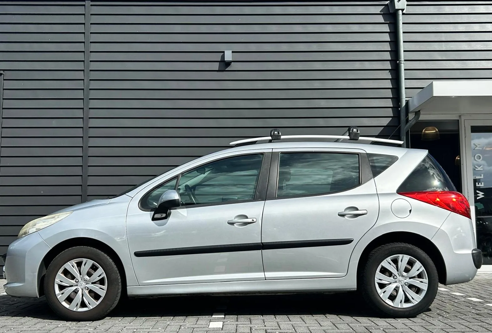 Peugeot 207 (2009) — foto 1