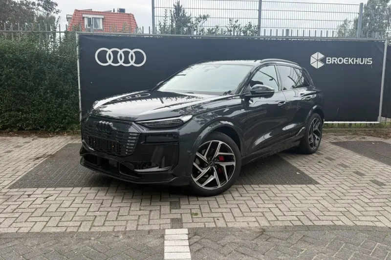Audi Q6 e-tron (2025)