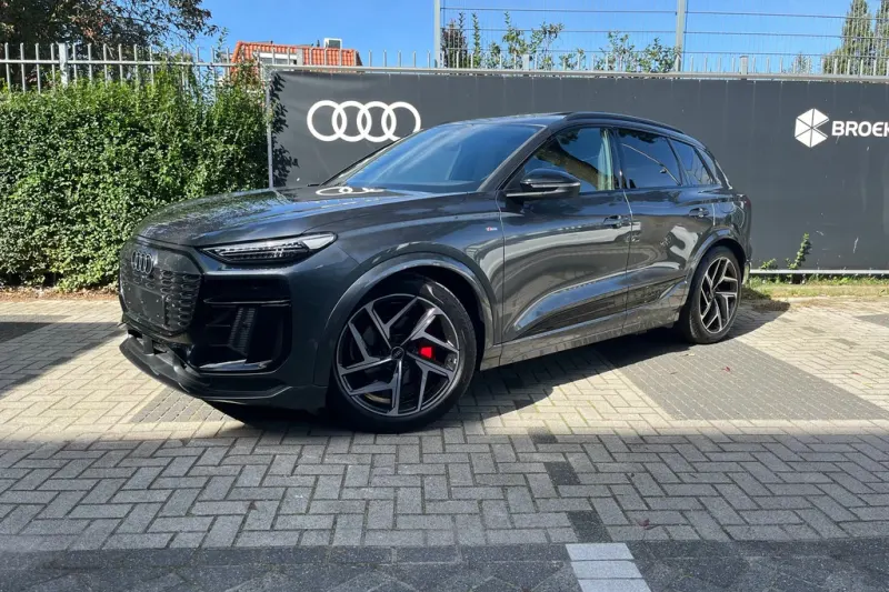 Audi Q6 e-tron (2025)