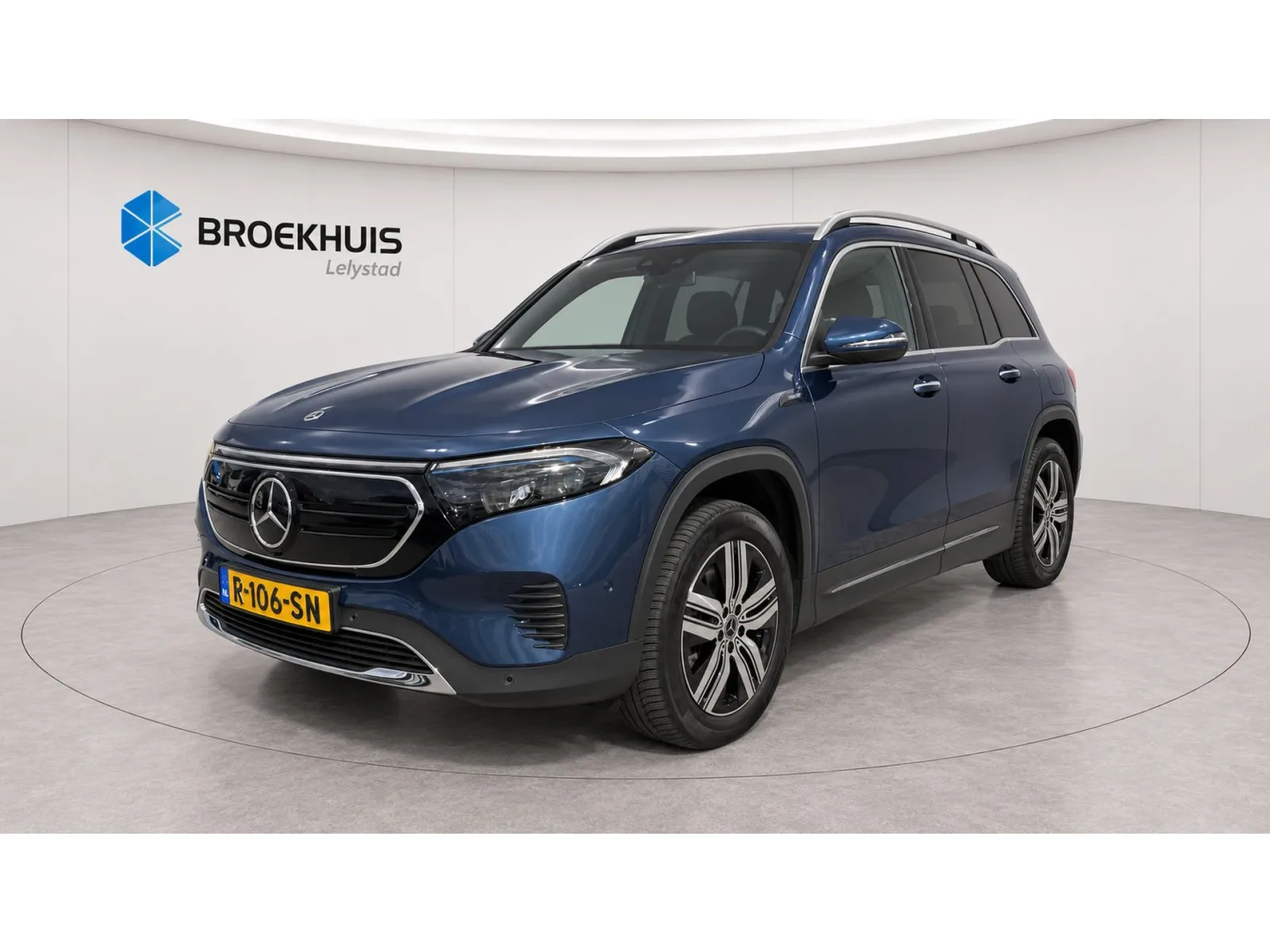 Mercedes-Benz EQB (2022) — foto 1