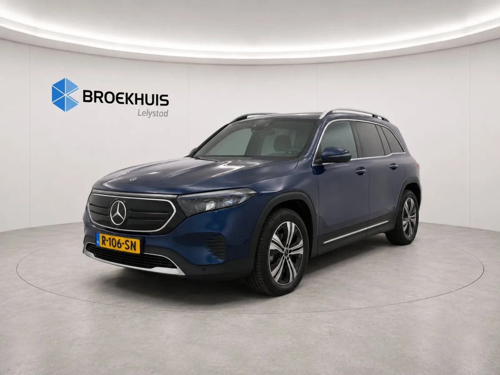 Mercedes-Benz EQB (2022) — foto 1