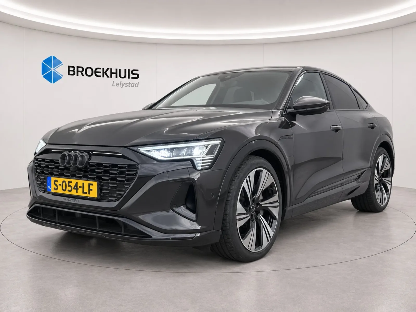 Audi Q8 e-tron (2023) — foto 1