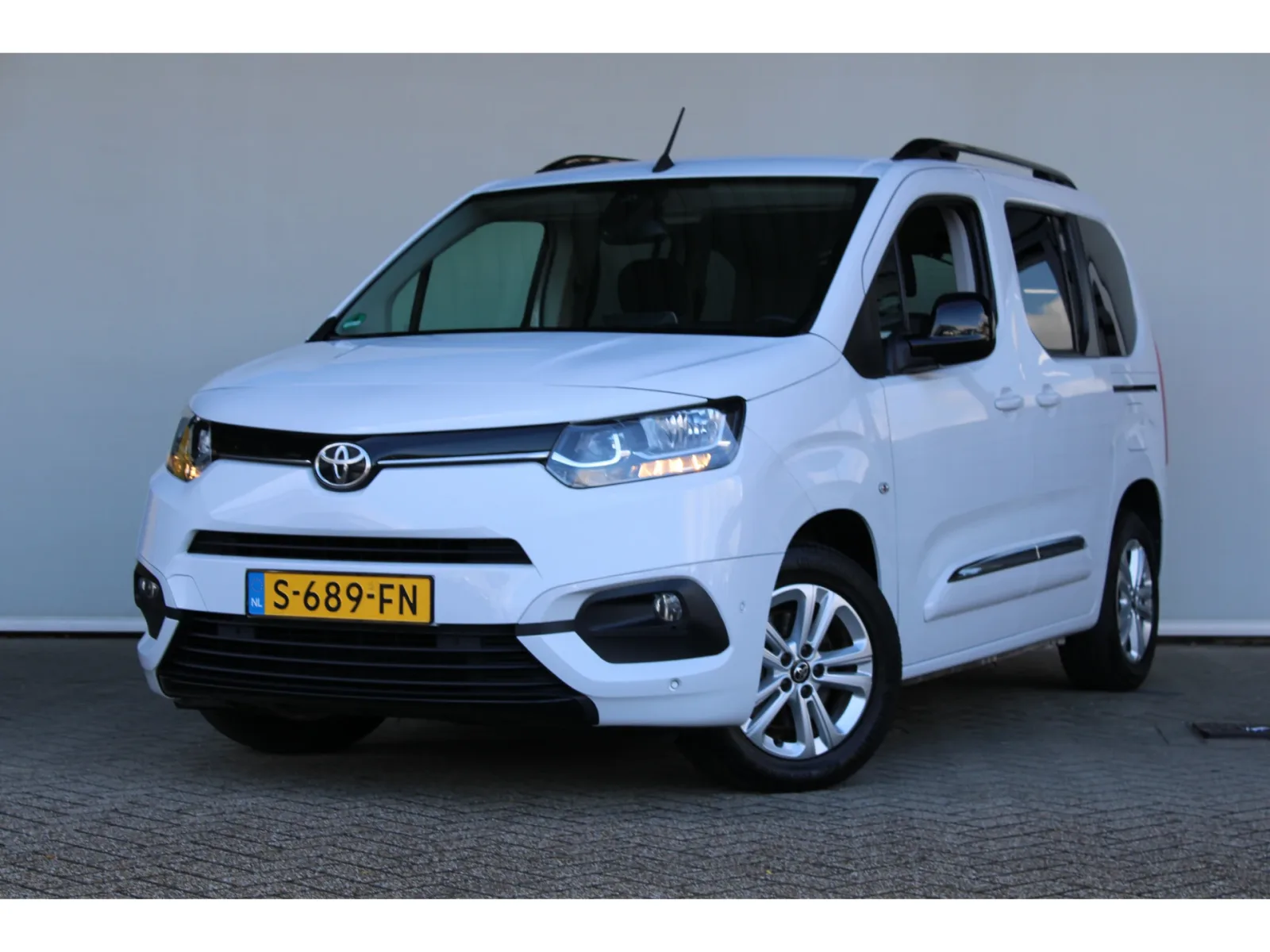Toyota ProAce City Verso (2023) — foto 1