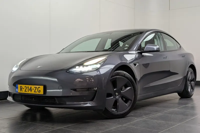 Tesla Model 3 (2022)